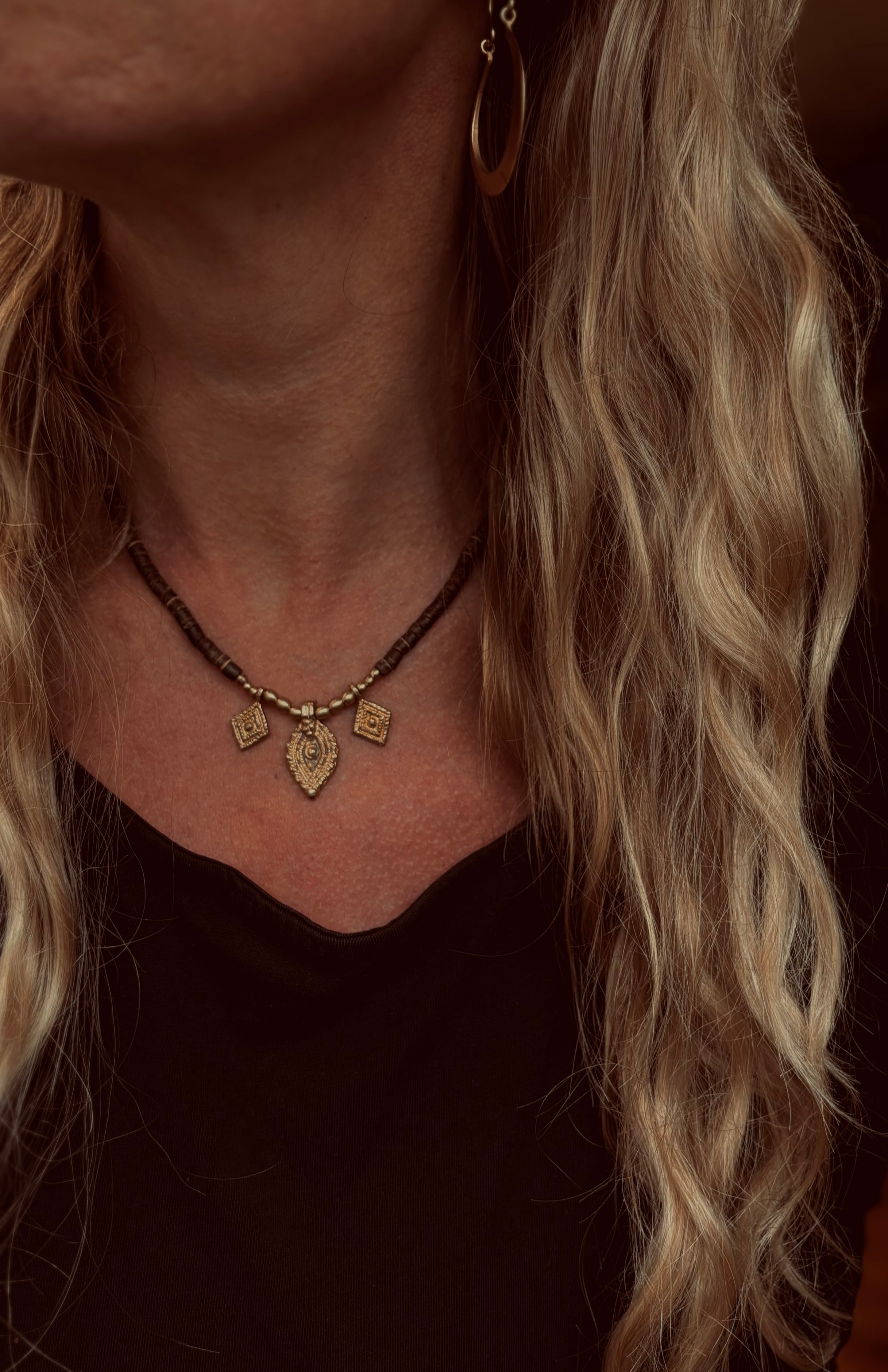 The brown Suraya necklace