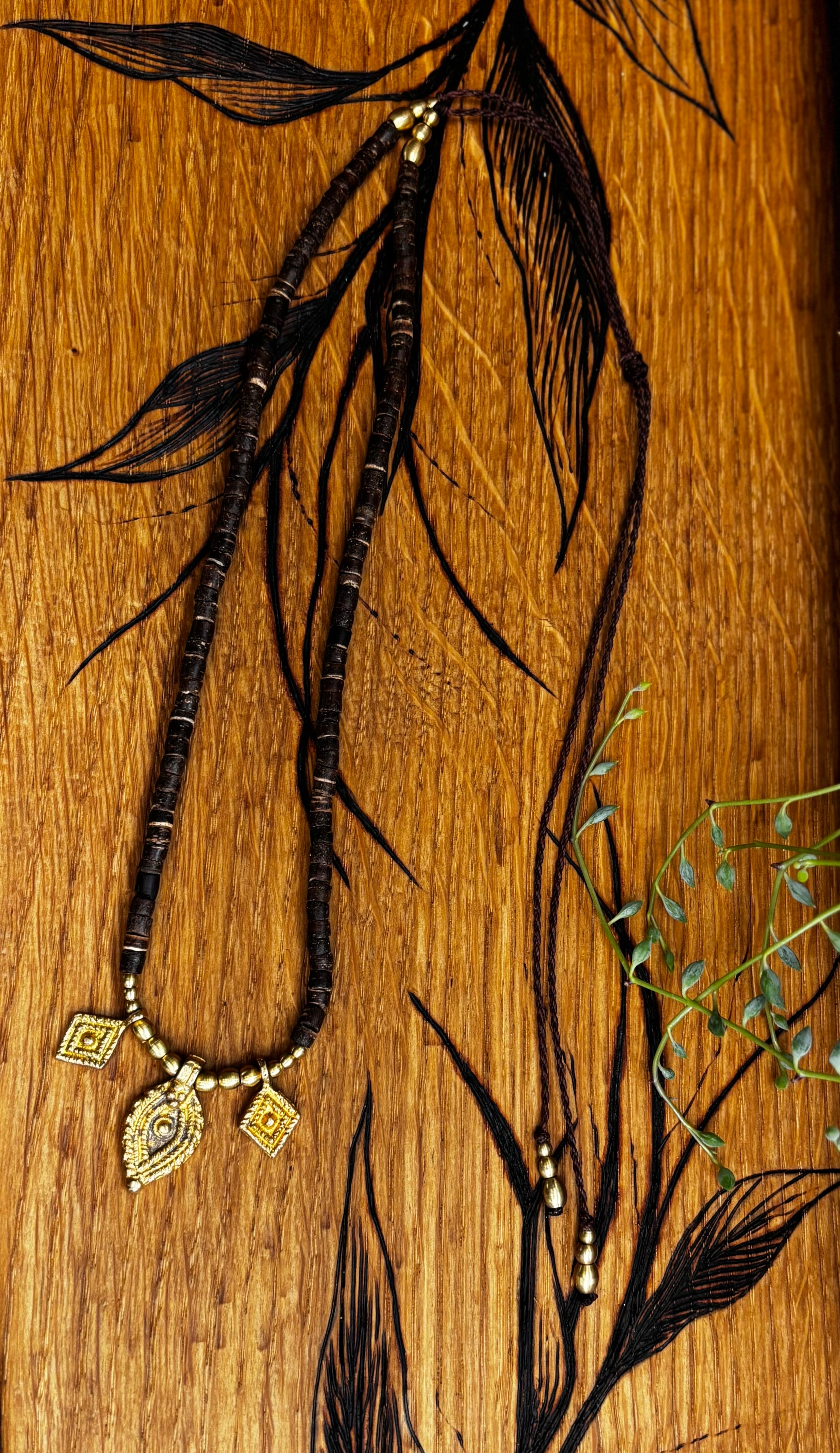 The brown Suraya necklace