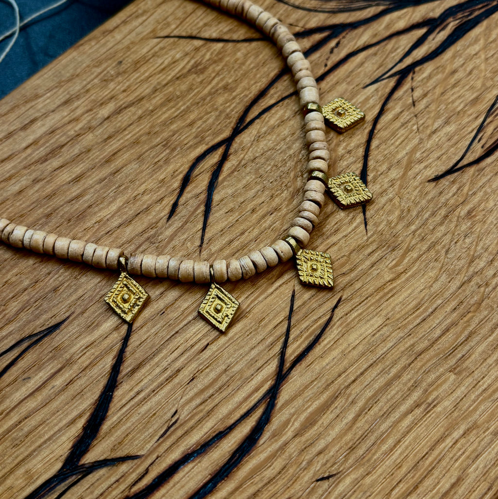 Ama coconut necklace
