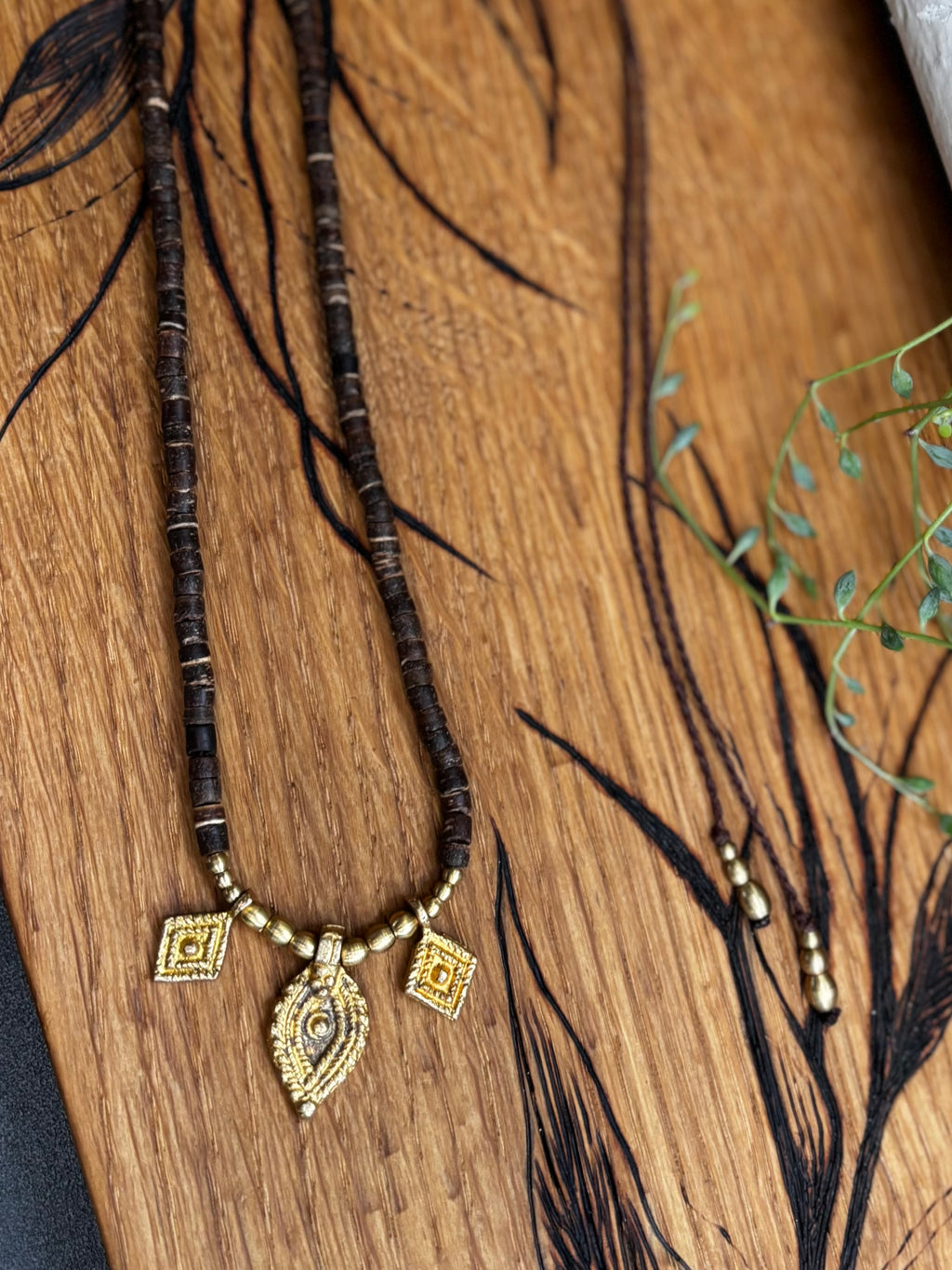 The brown Suraya necklace