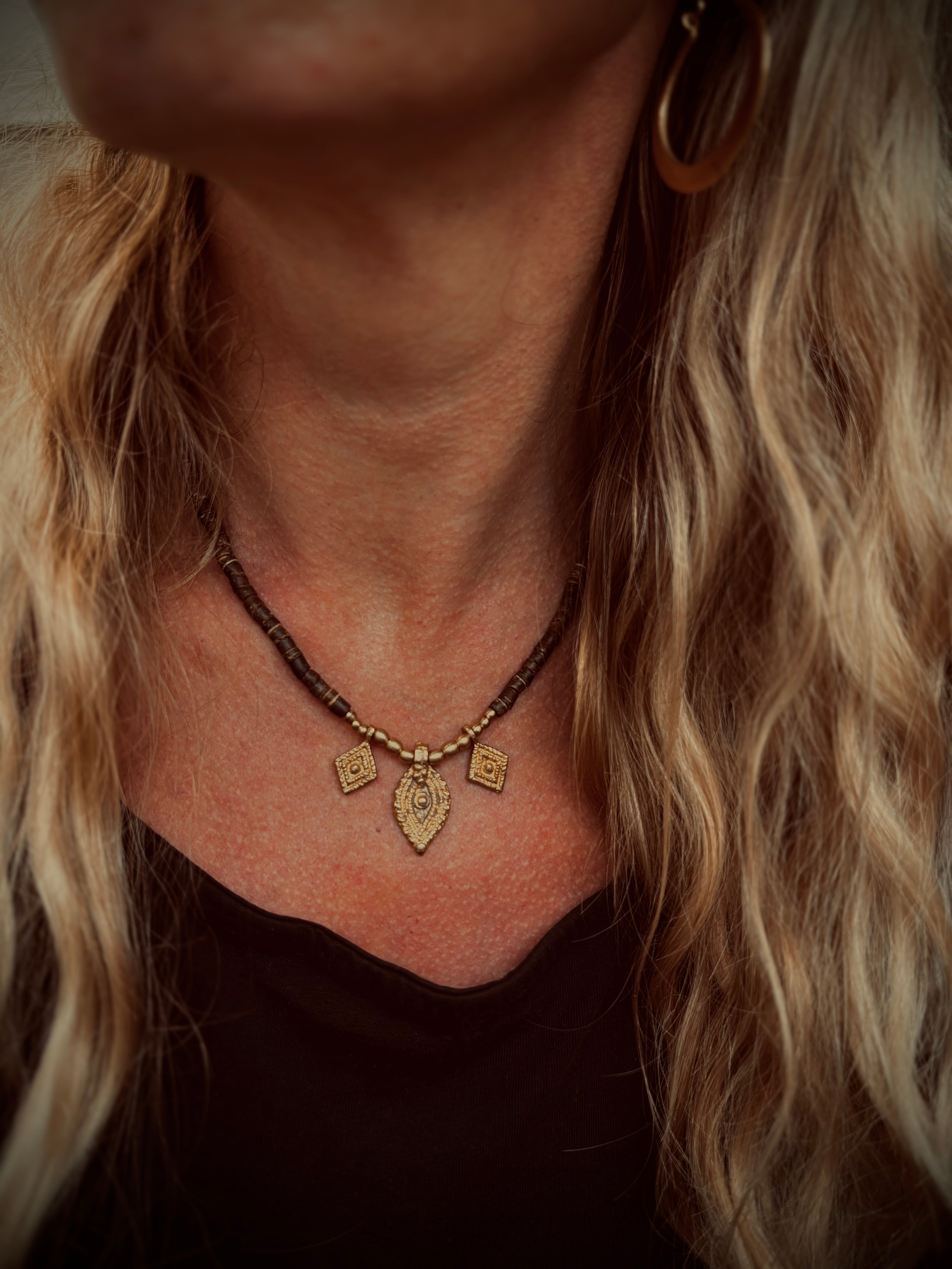 The brown Suraya necklace