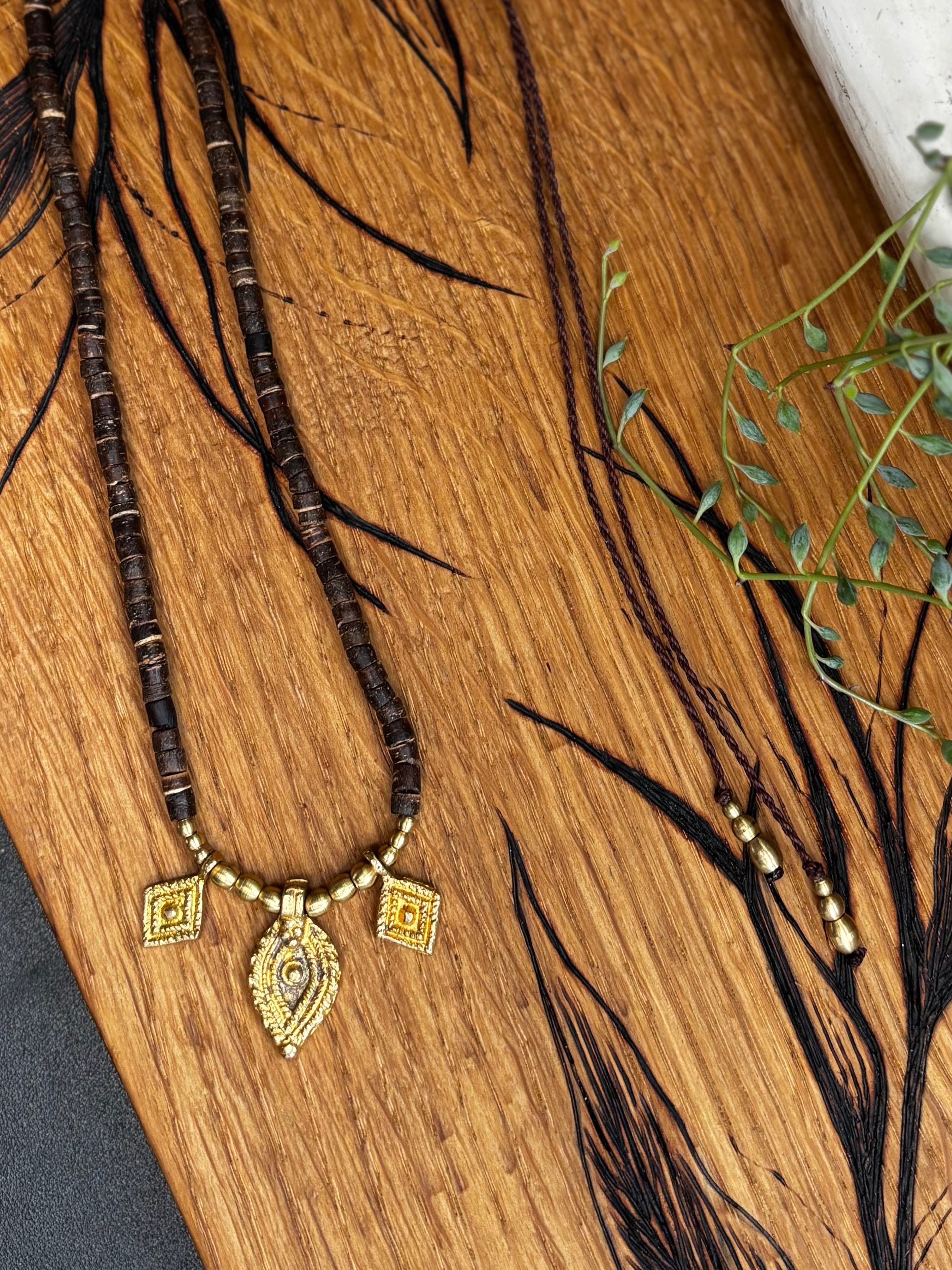 The brown Suraya necklace